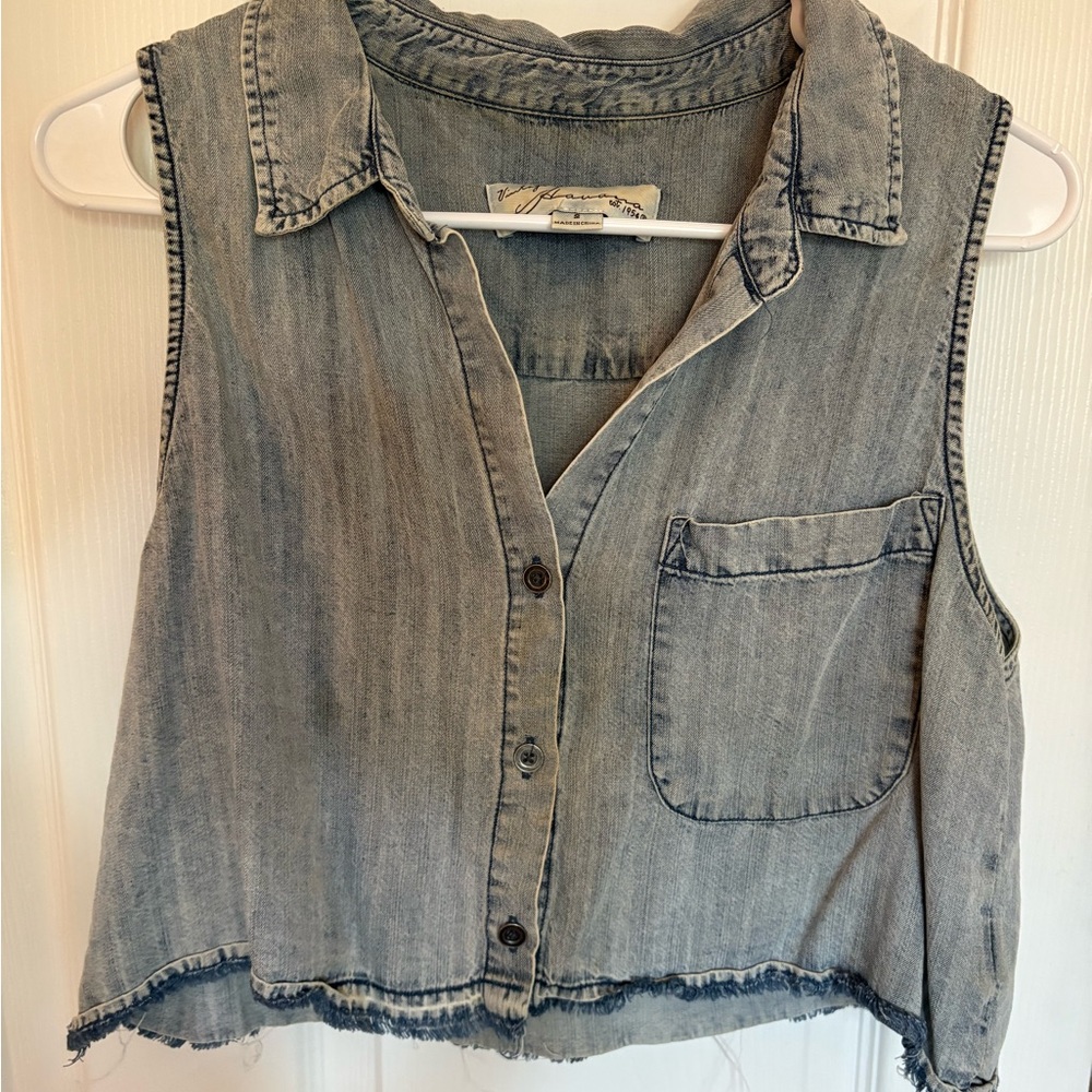 Sleeveless Button-Up Crop Top